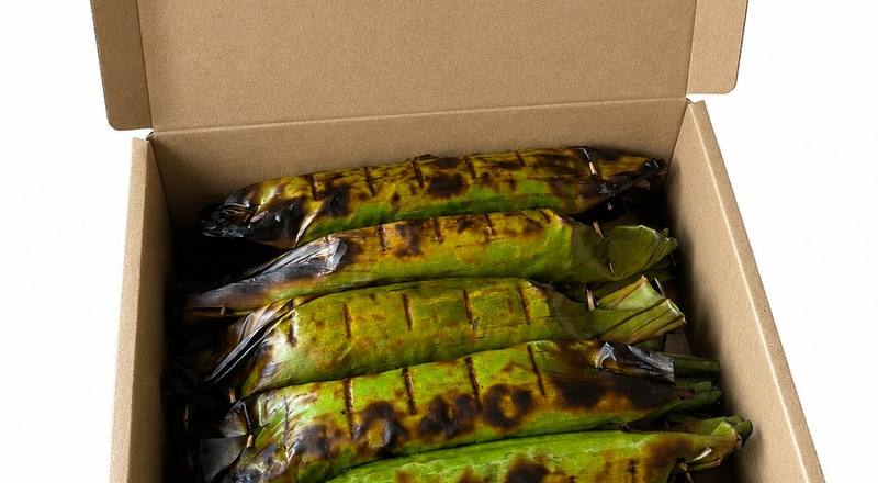 Kotak kecil berisi 10 batang pulut udang bakar